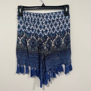 Flowy blue patterned shorts
